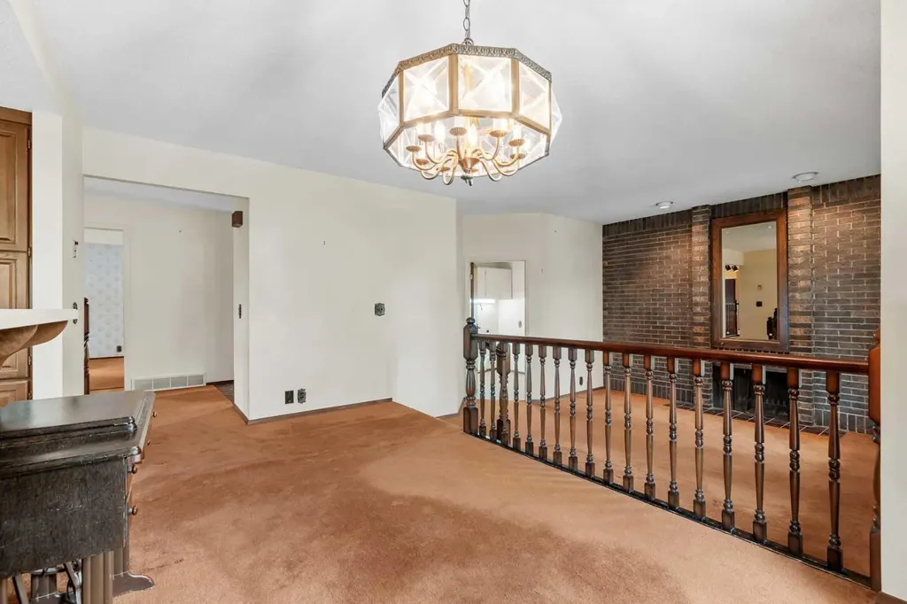 1901 Varsity Estates Drive NW Calgary AB T3B 4T7
