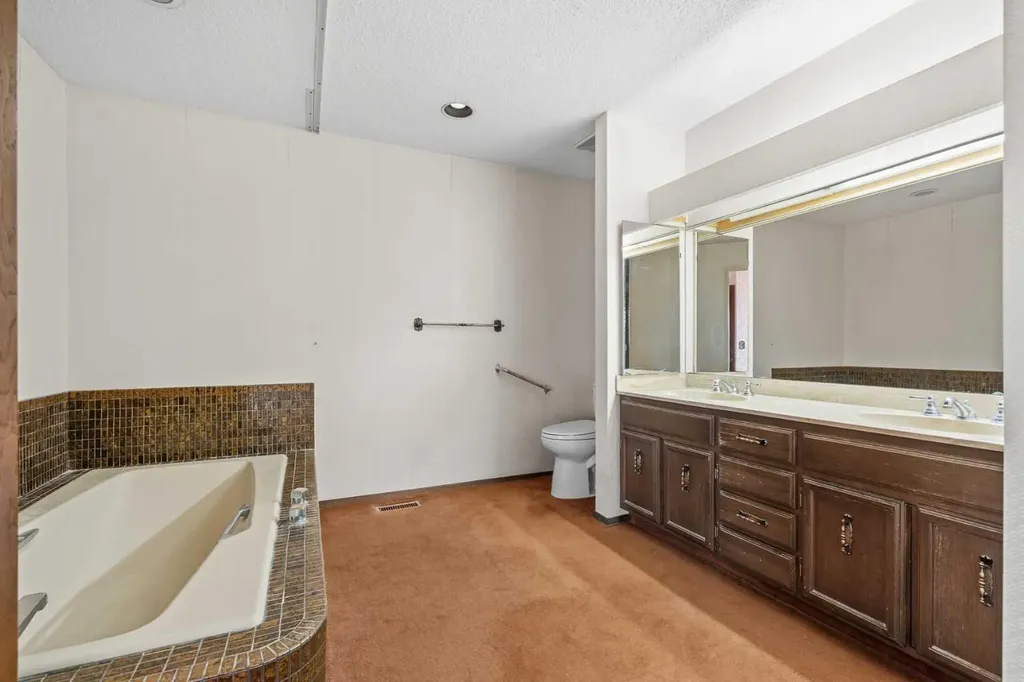 1901 Varsity Estates Drive NW Calgary AB T3B 4T7