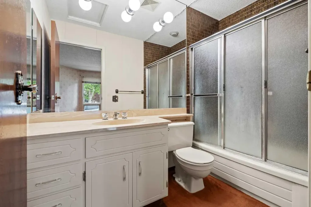 1901 Varsity Estates Drive NW Calgary AB T3B 4T7