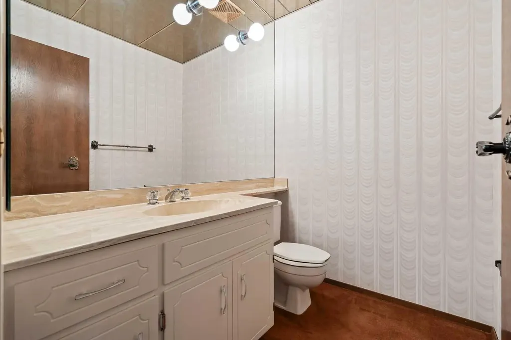 1901 Varsity Estates Drive NW Calgary AB T3B 4T7