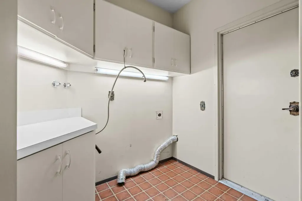 1901 Varsity Estates Drive NW Calgary AB T3B 4T7
