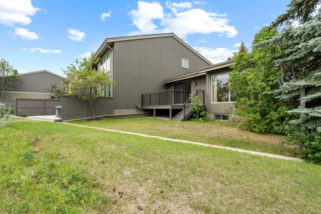 1901 Varsity Estates Drive NW Calgary AB T3B 4T7