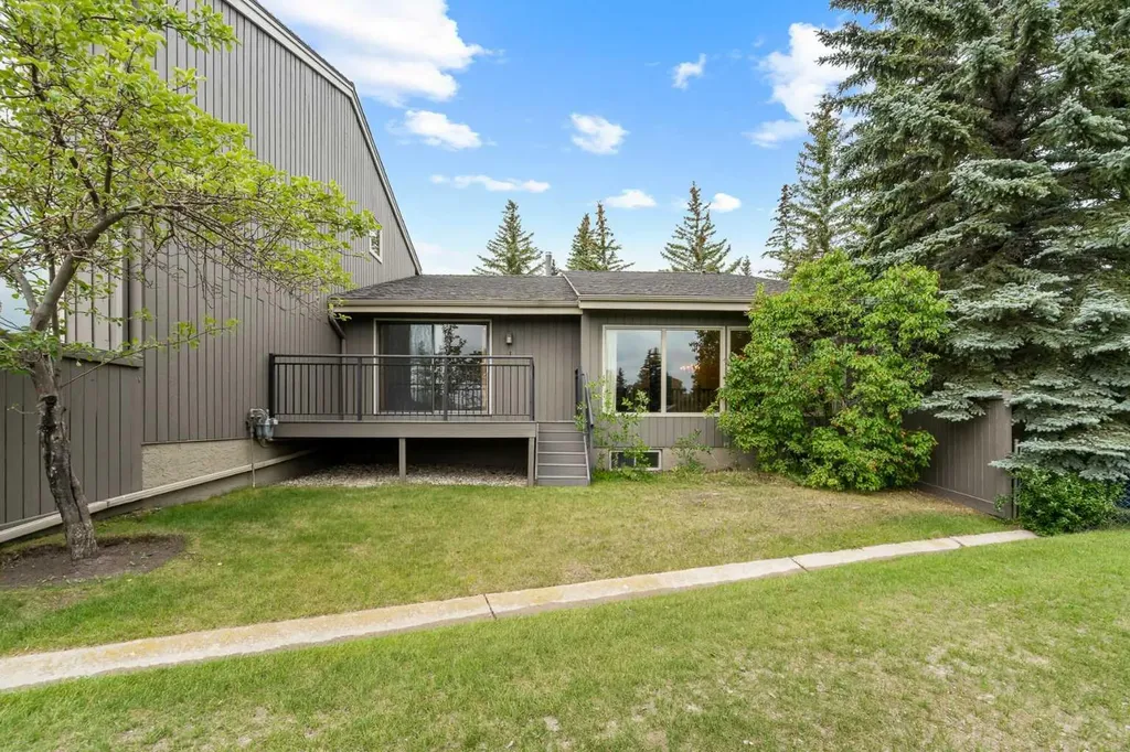 1901 Varsity Estates Drive NW Calgary AB T3B 4T7