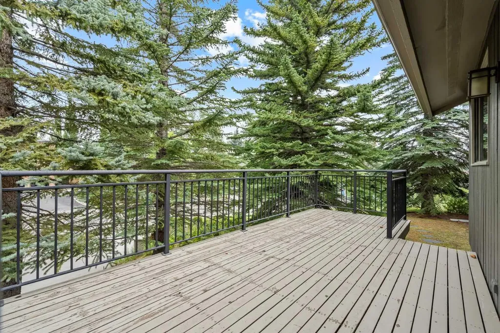 1901 Varsity Estates Drive NW Calgary AB T3B 4T7