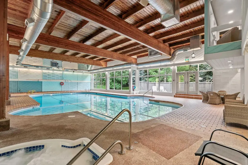 1901 Varsity Estates Drive NW Calgary AB T3B 4T7