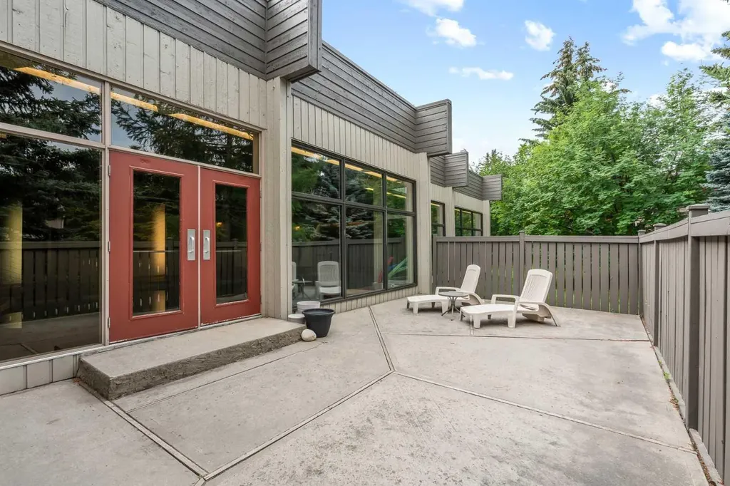 1901 Varsity Estates Drive NW Calgary AB T3B 4T7