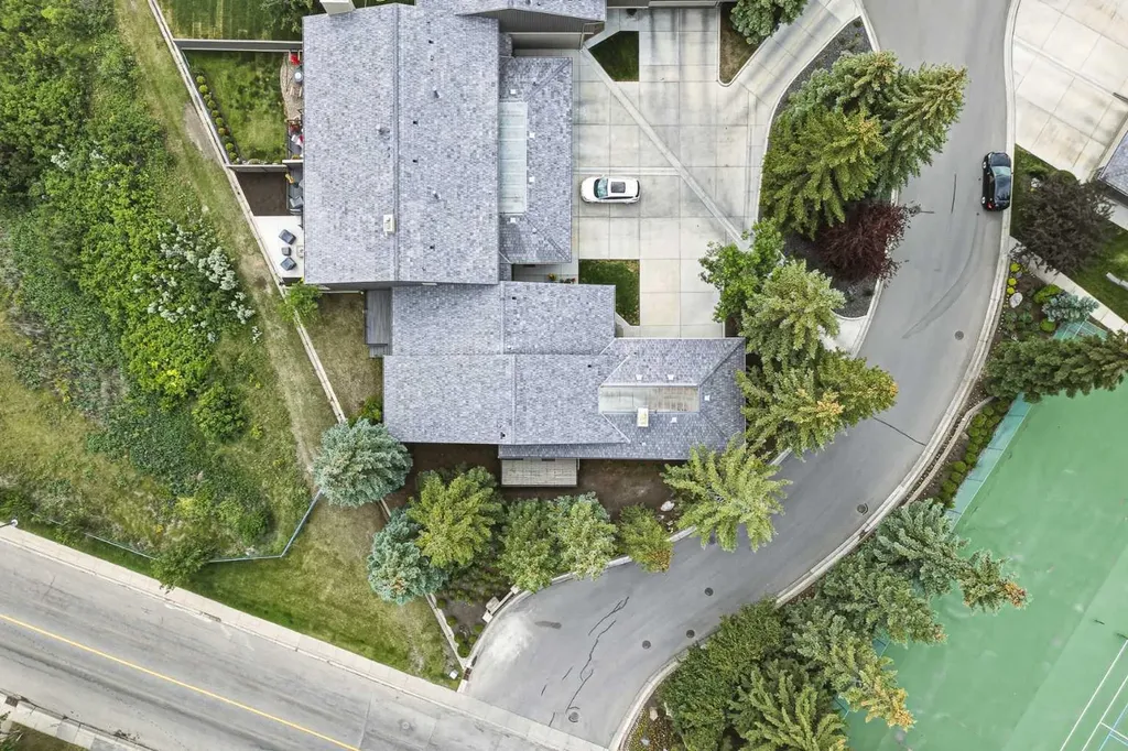 1901 Varsity Estates Drive NW Calgary AB T3B 4T7
