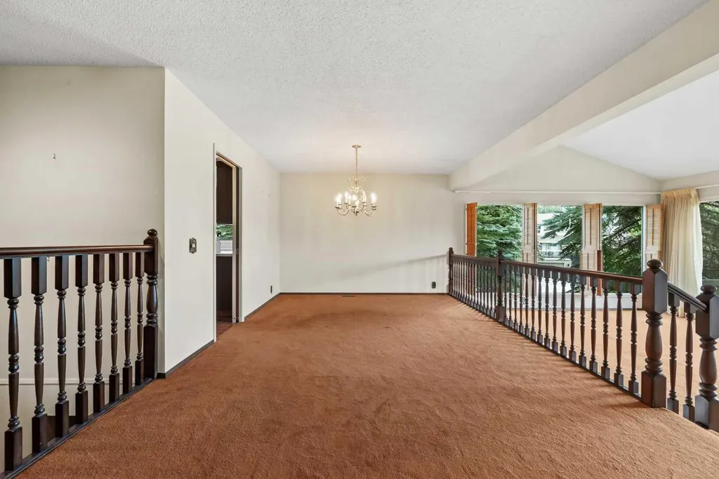1901 Varsity Estates Drive NW Calgary AB T3B 4T7