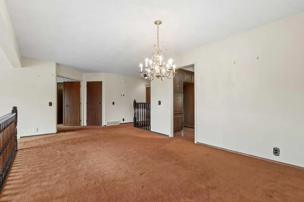 1901 Varsity Estates Drive NW Calgary AB T3B 4T7
