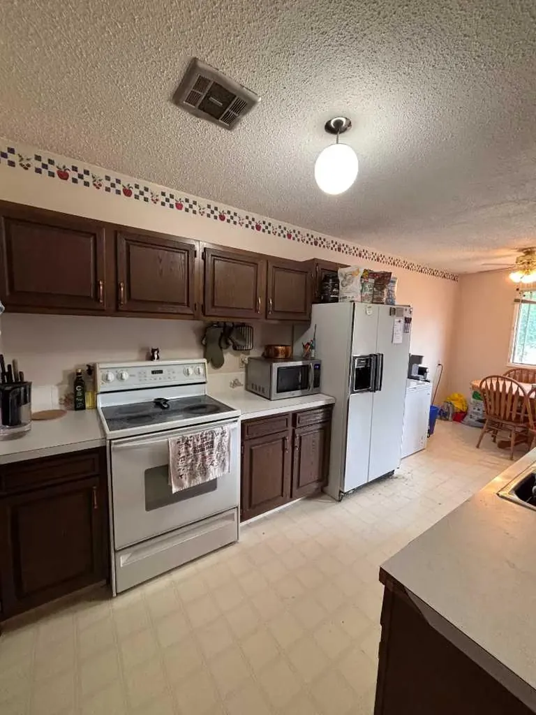 5 Acadia Road W Lethbridge AB T1K 4C1
