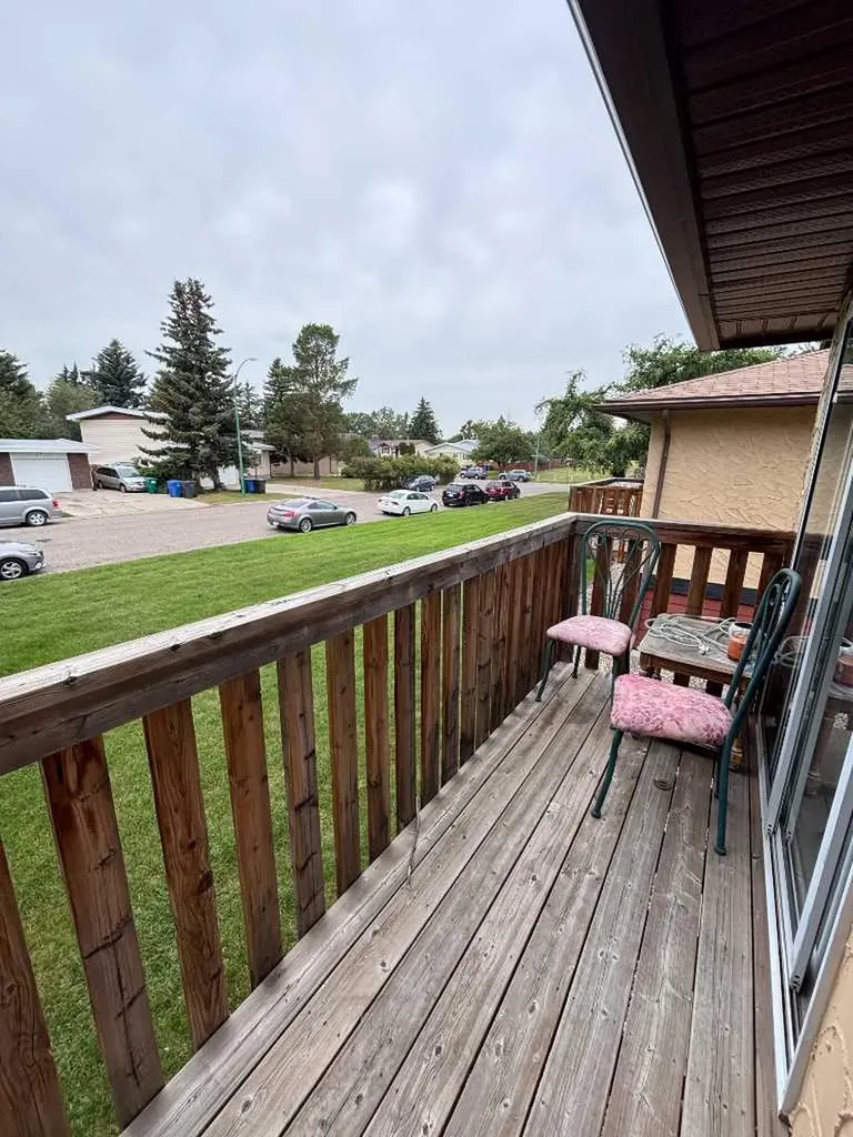 5 Acadia Road W Lethbridge AB T1K 4C1