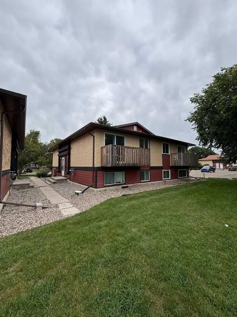 5 Acadia Road W Lethbridge AB T1K 4C1