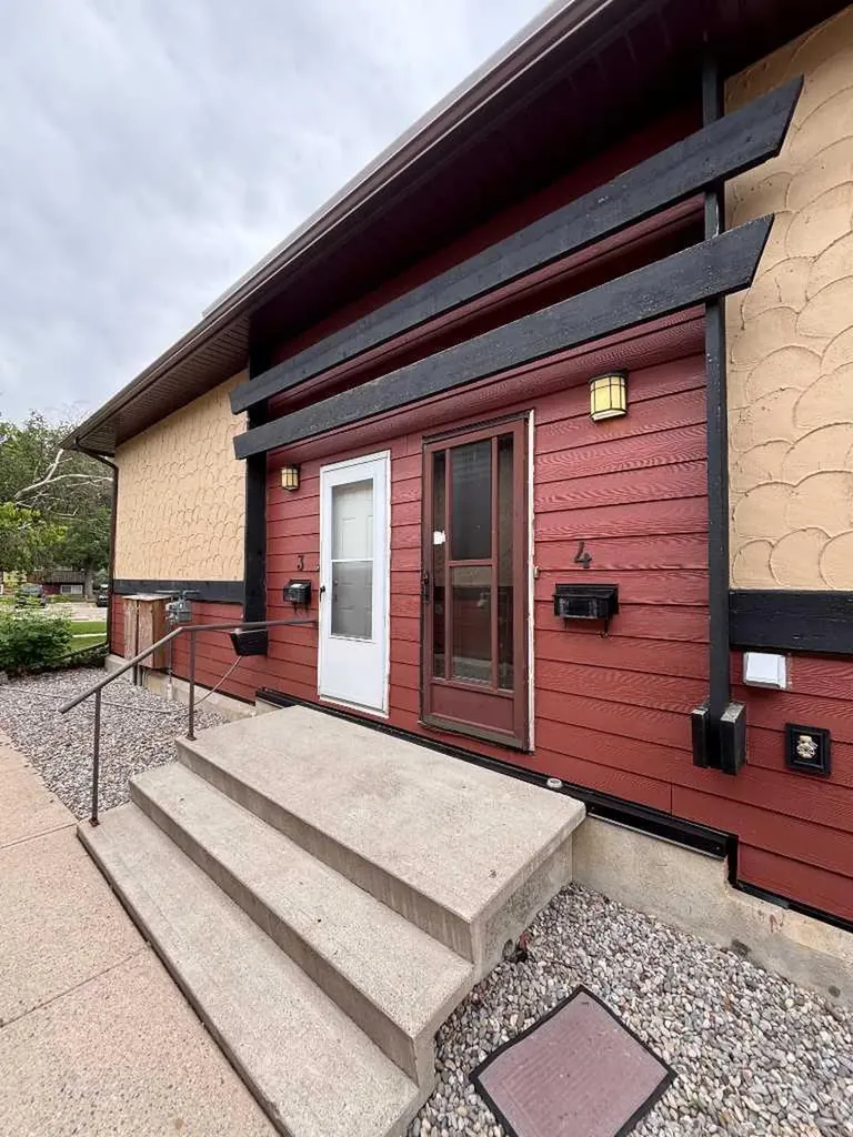 5 Acadia Road W Lethbridge AB T1K 4C1