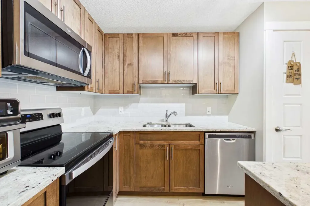220 Livingston Common NE Calgary AB T3P 1K1