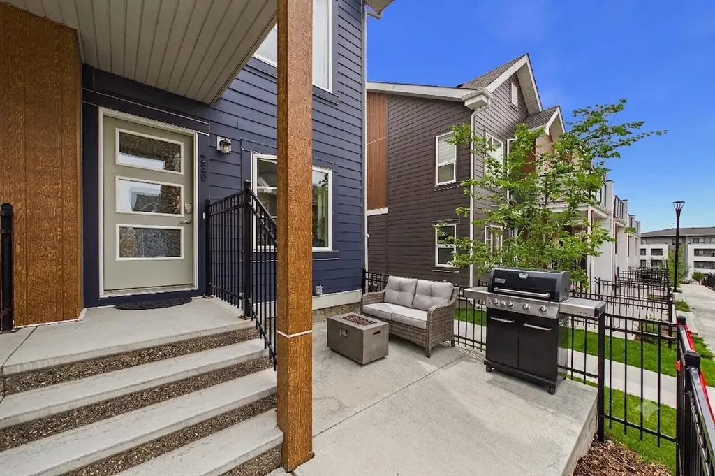 220 Livingston Common NE Calgary AB T3P 1K1