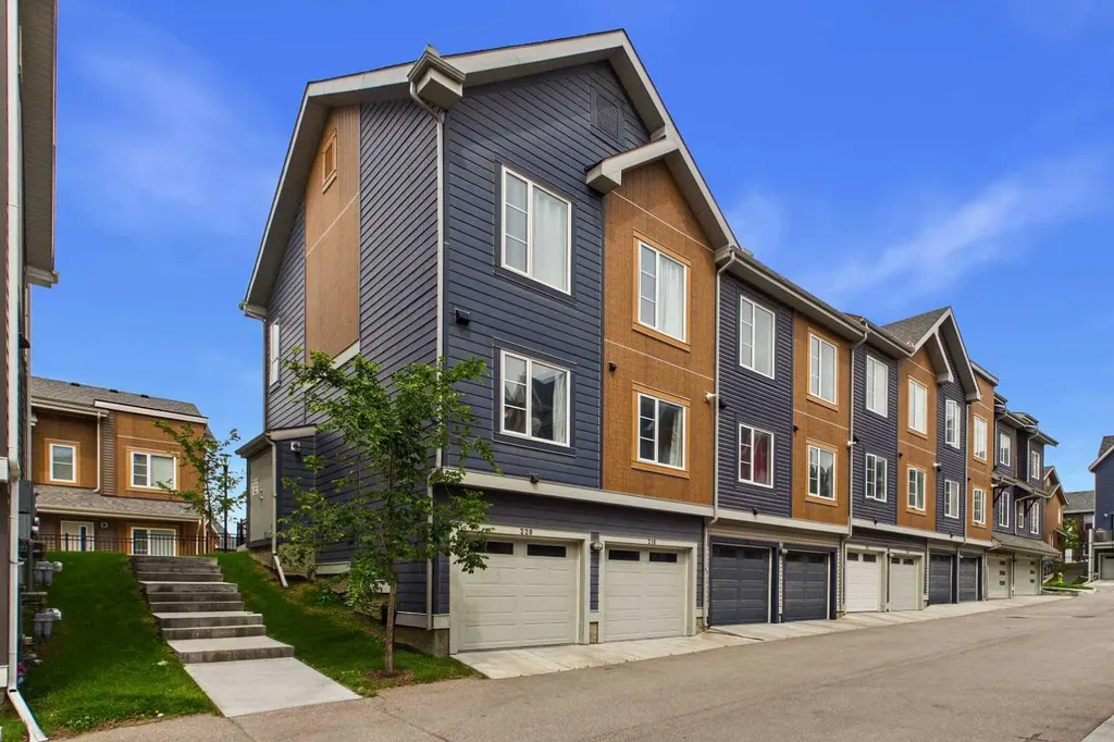 220 Livingston Common NE Calgary AB T3P 1K1