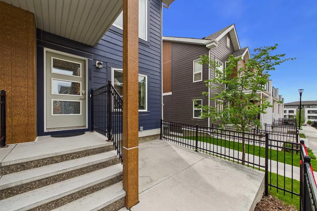 220 Livingston Common NE Calgary AB T3P 1K1