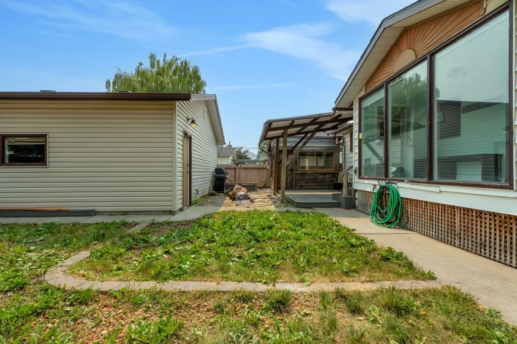 9408 5 Street SE Calgary AB T2J 1K5
