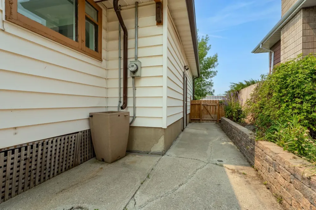 9408 5 Street SE Calgary AB T2J 1K5