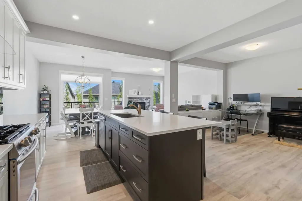 283 Nolanhurst Crescent NW Calgary AB T3R 0Z6