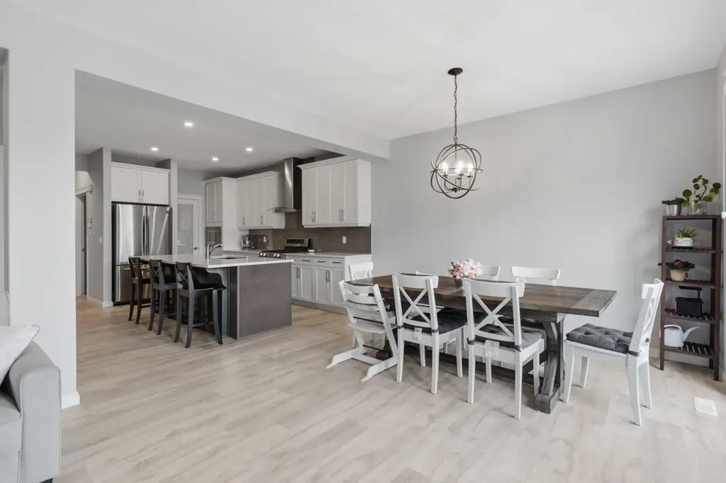 283 Nolanhurst Crescent NW Calgary AB T3R 0Z6