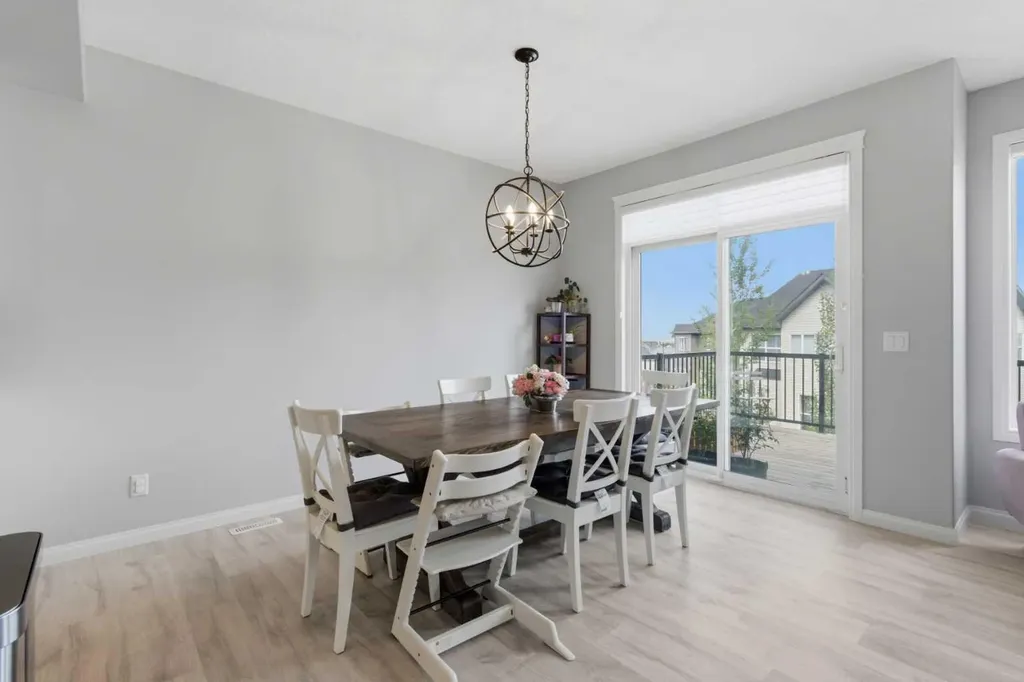 283 Nolanhurst Crescent NW Calgary AB T3R 0Z6