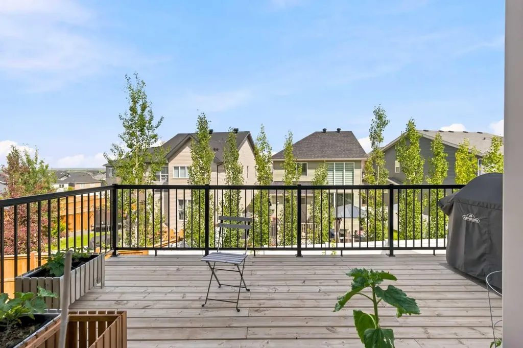 283 Nolanhurst Crescent NW Calgary AB T3R 0Z6