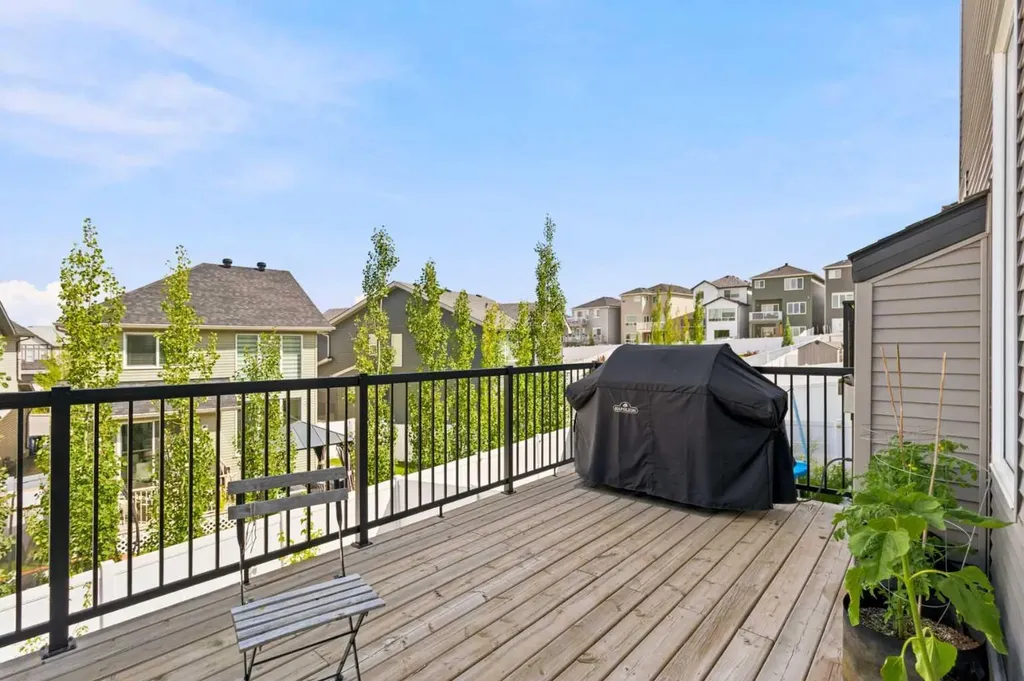 283 Nolanhurst Crescent NW Calgary AB T3R 0Z6