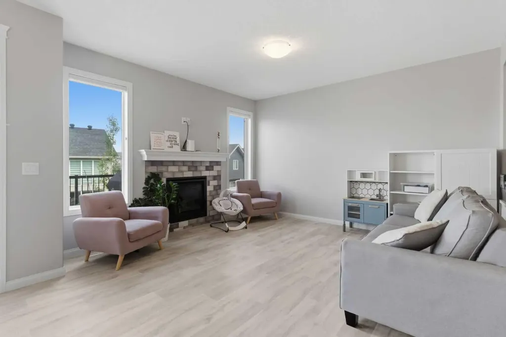283 Nolanhurst Crescent NW Calgary AB T3R 0Z6