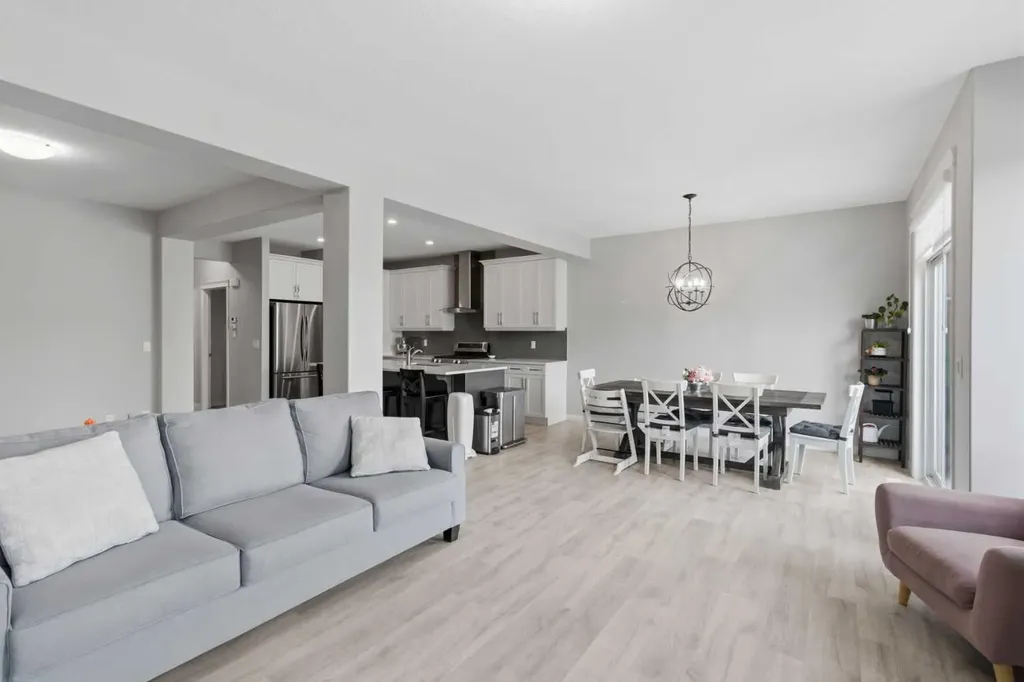 283 Nolanhurst Crescent NW Calgary AB T3R 0Z6