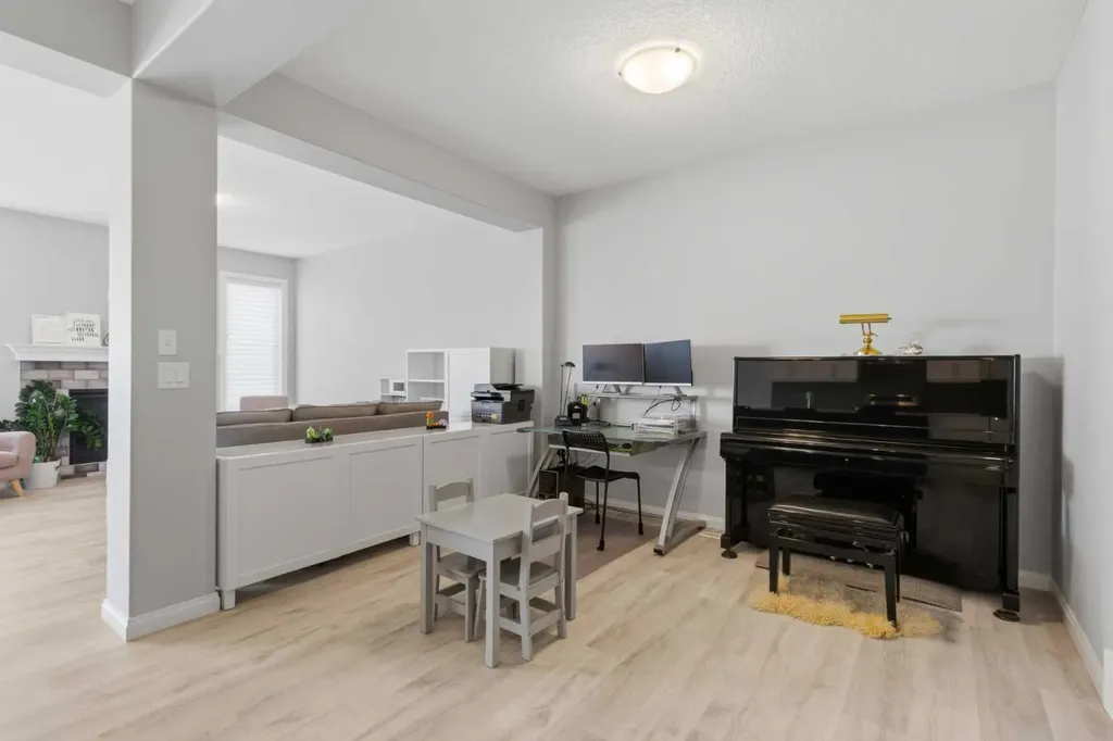 283 Nolanhurst Crescent NW Calgary AB T3R 0Z6