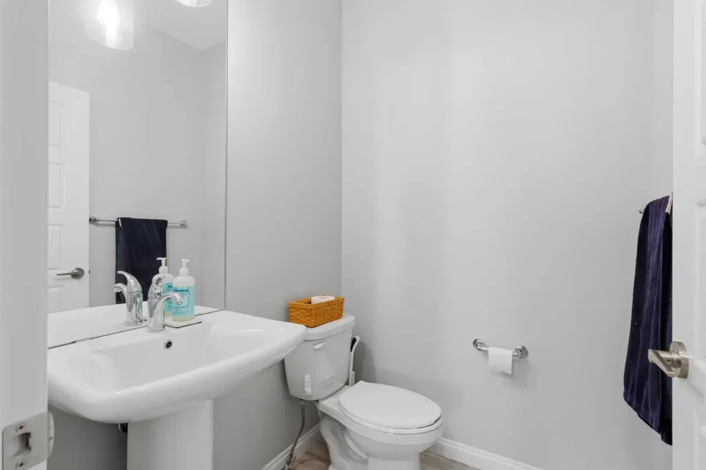 283 Nolanhurst Crescent NW Calgary AB T3R 0Z6