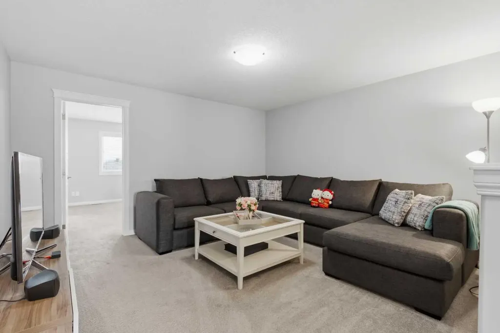 283 Nolanhurst Crescent NW Calgary AB T3R 0Z6