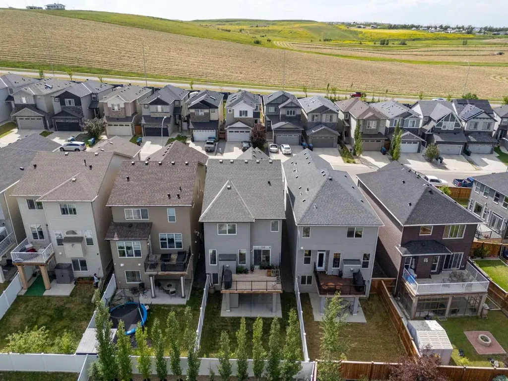 283 Nolanhurst Crescent NW Calgary AB T3R 0Z6