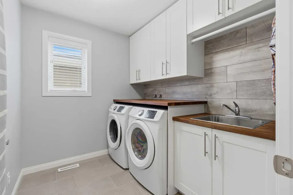 283 Nolanhurst Crescent NW Calgary AB T3R 0Z6