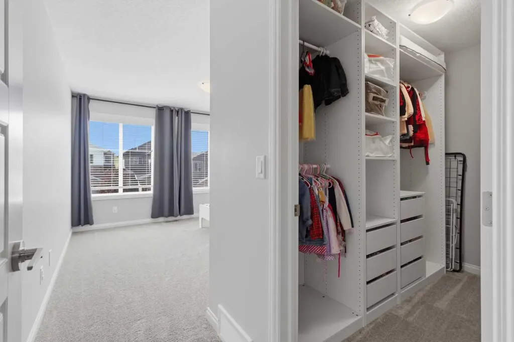 283 Nolanhurst Crescent NW Calgary AB T3R 0Z6