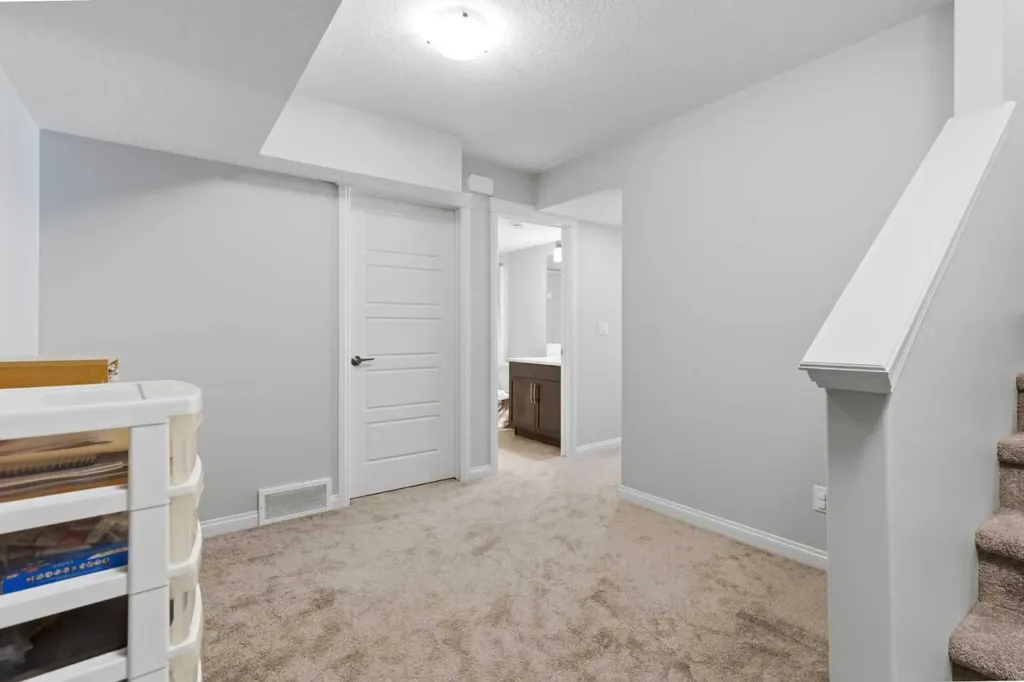 283 Nolanhurst Crescent NW Calgary AB T3R 0Z6