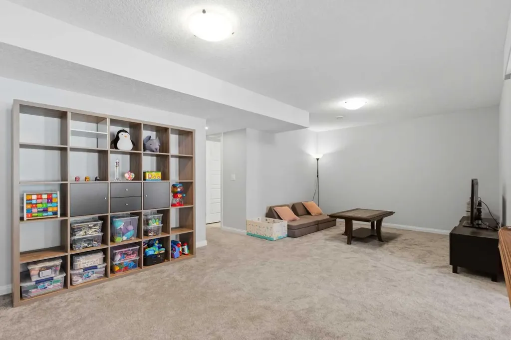 283 Nolanhurst Crescent NW Calgary AB T3R 0Z6