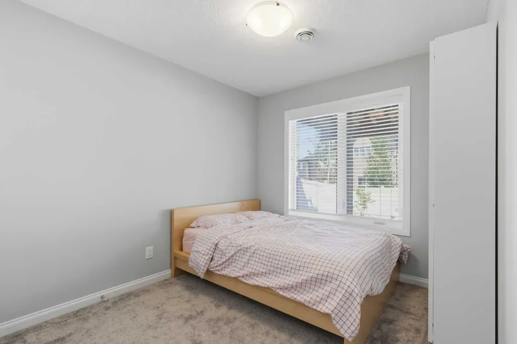 283 Nolanhurst Crescent NW Calgary AB T3R 0Z6