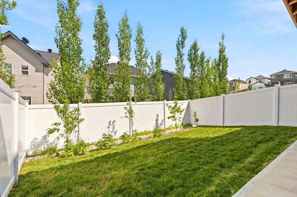 283 Nolanhurst Crescent NW Calgary AB T3R 0Z6