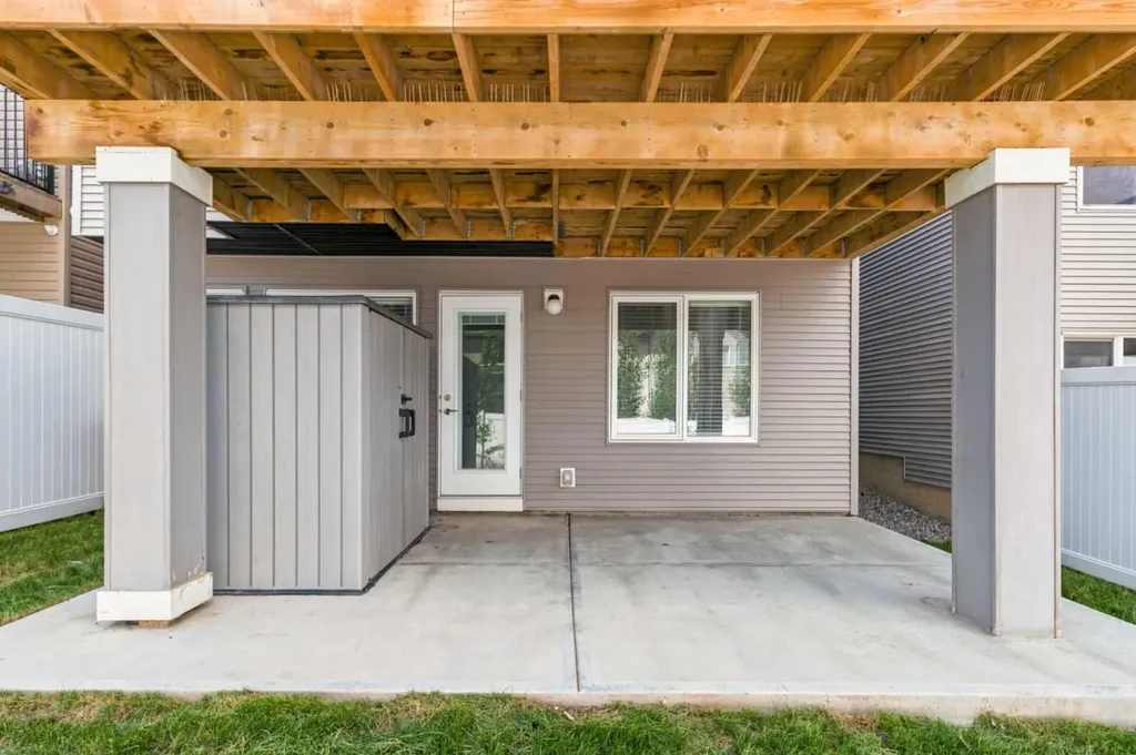 283 Nolanhurst Crescent NW Calgary AB T3R 0Z6