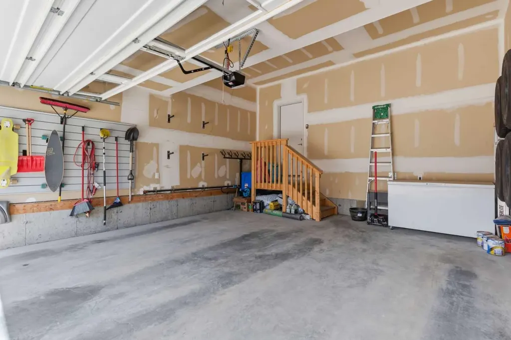 283 Nolanhurst Crescent NW Calgary AB T3R 0Z6