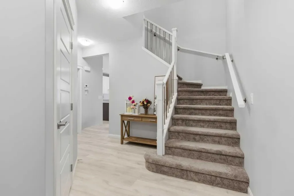 283 Nolanhurst Crescent NW Calgary AB T3R 0Z6