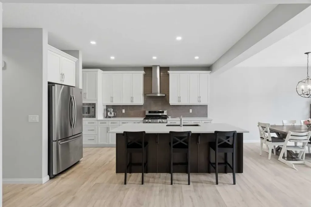 283 Nolanhurst Crescent NW Calgary AB T3R 0Z6