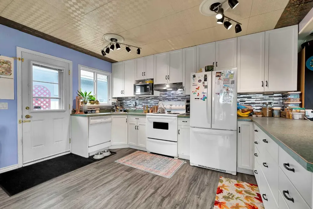 3722 Dover Ridge Drive SE Calgary AB T2B2C8