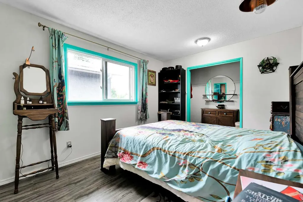 3722 Dover Ridge Drive SE Calgary AB T2B2C8
