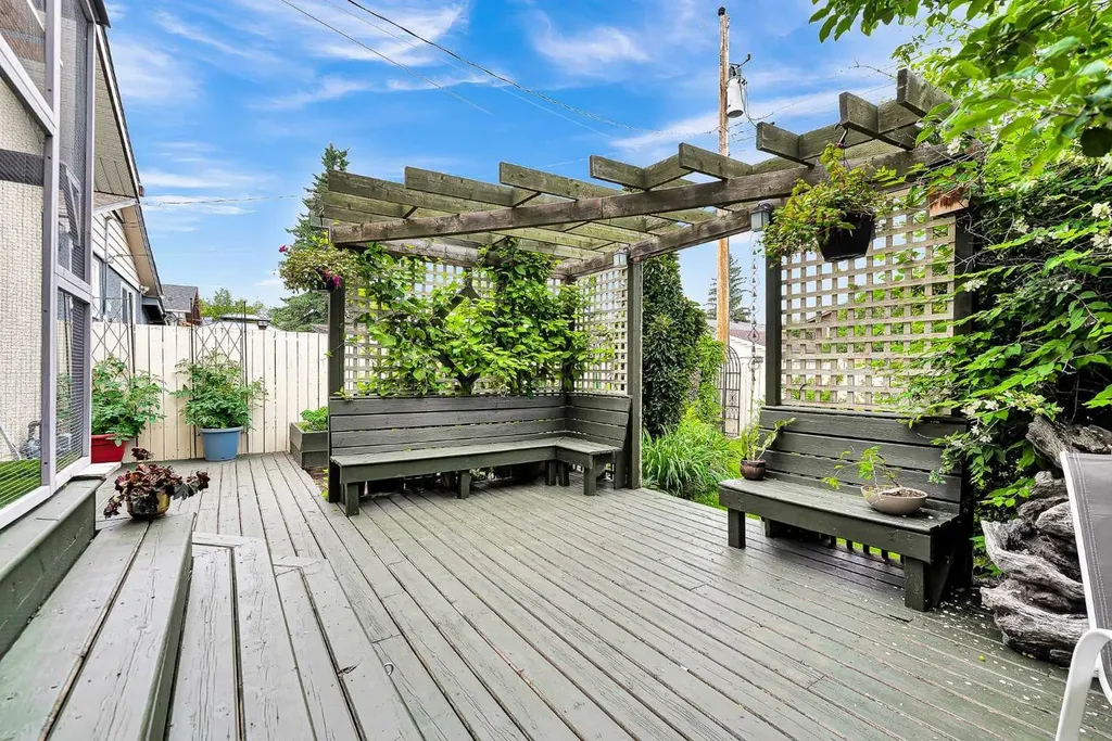3722 Dover Ridge Drive SE Calgary AB T2B2C8