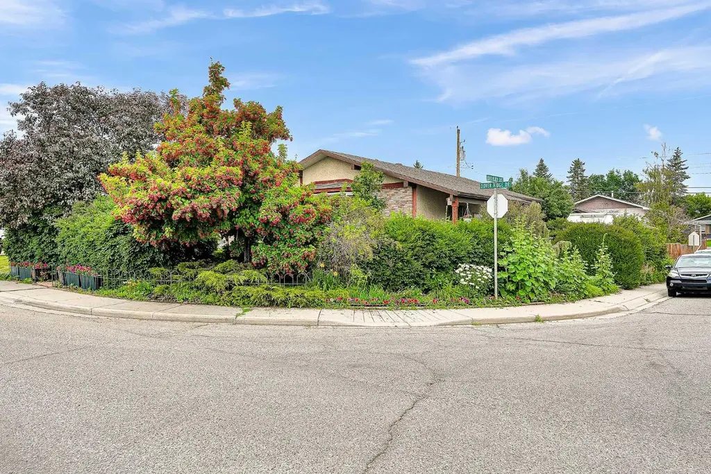 3722 Dover Ridge Drive SE Calgary AB T2B2C8
