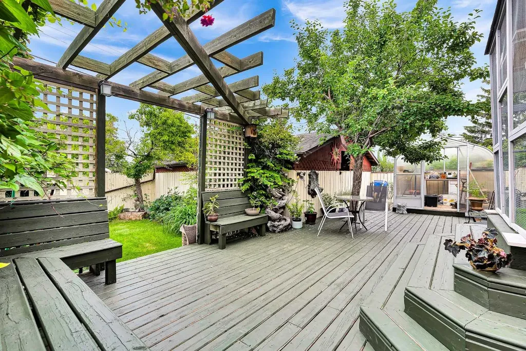 3722 Dover Ridge Drive SE Calgary AB T2B2C8