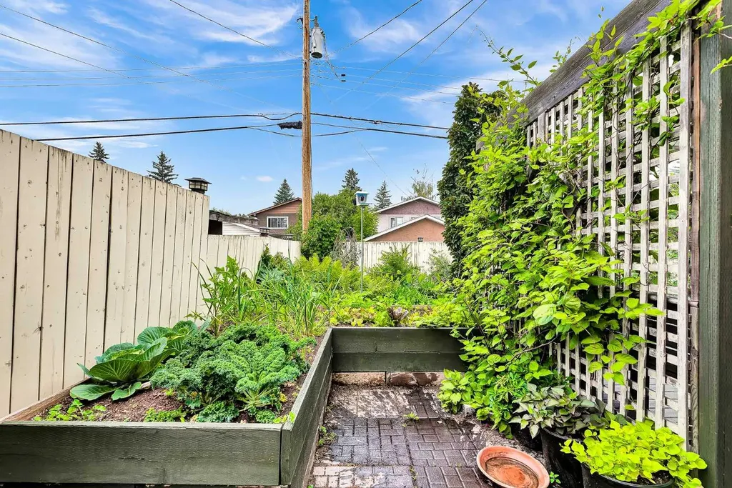 3722 Dover Ridge Drive SE Calgary AB T2B2C8